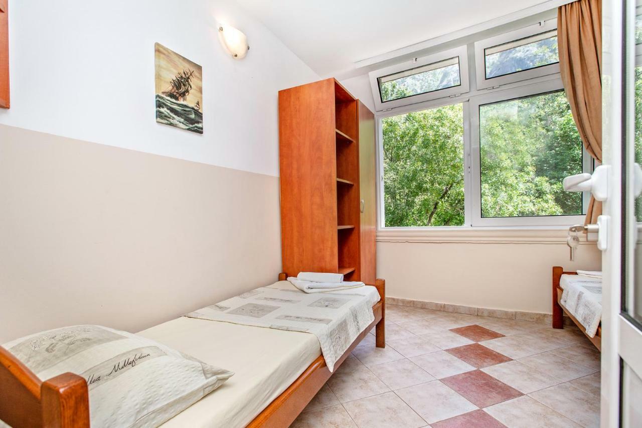 Apartments Villa Popovic Котор Экстерьер фото